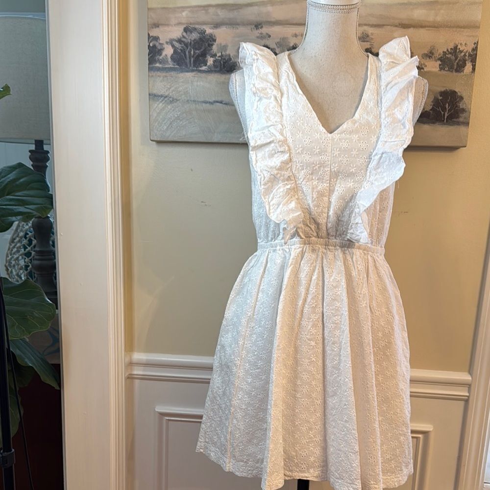 TEXTILE Elizabeth and James White Sleeveless Ruffled Eyelet Dress